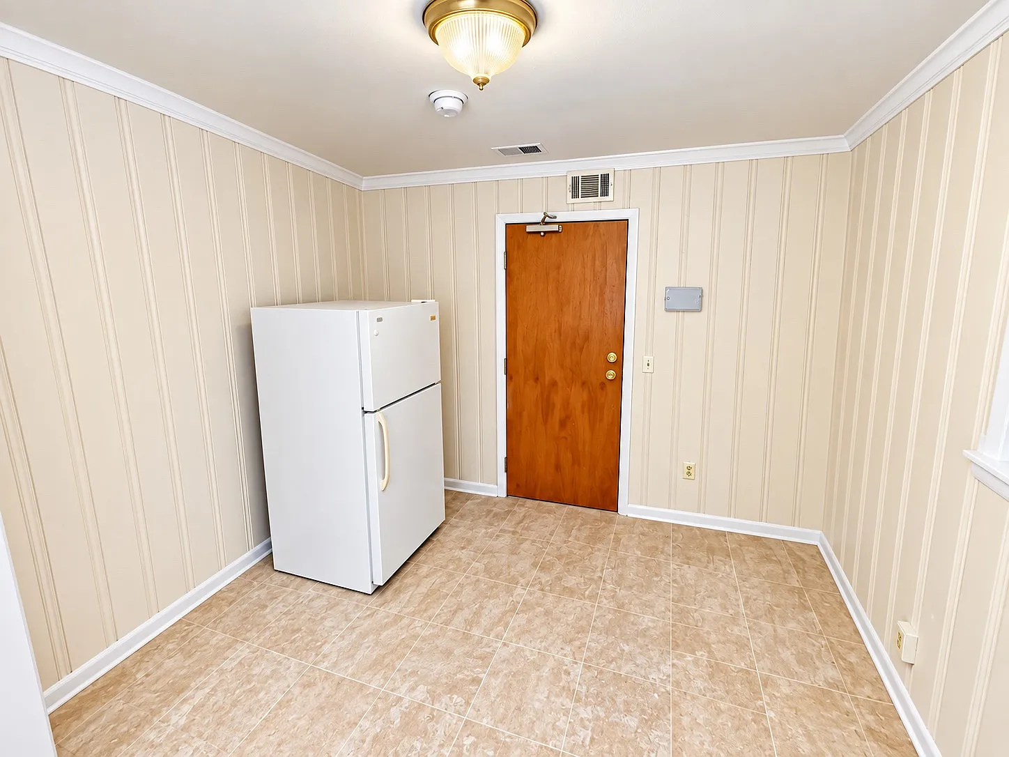 Studio, 124 sqft, $650 — Photo 4