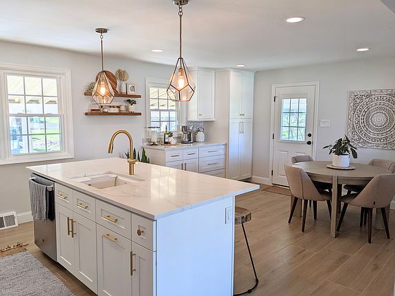Kitchen // Newly renovated, modern open concept style