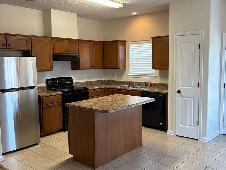 1057 Kentshire Cv — Photo 2
