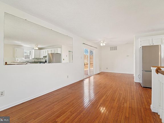 5th image of 8057 Maywood Ave