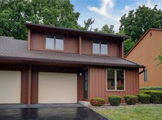 11 Spring Hl, Fairport, NY 14450