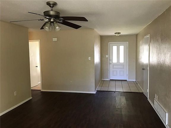 3rd image of 2717 Jasmine Ln