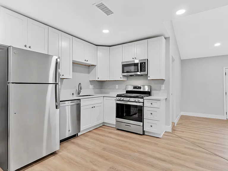 4520 1/2 Alice St — Photo 1