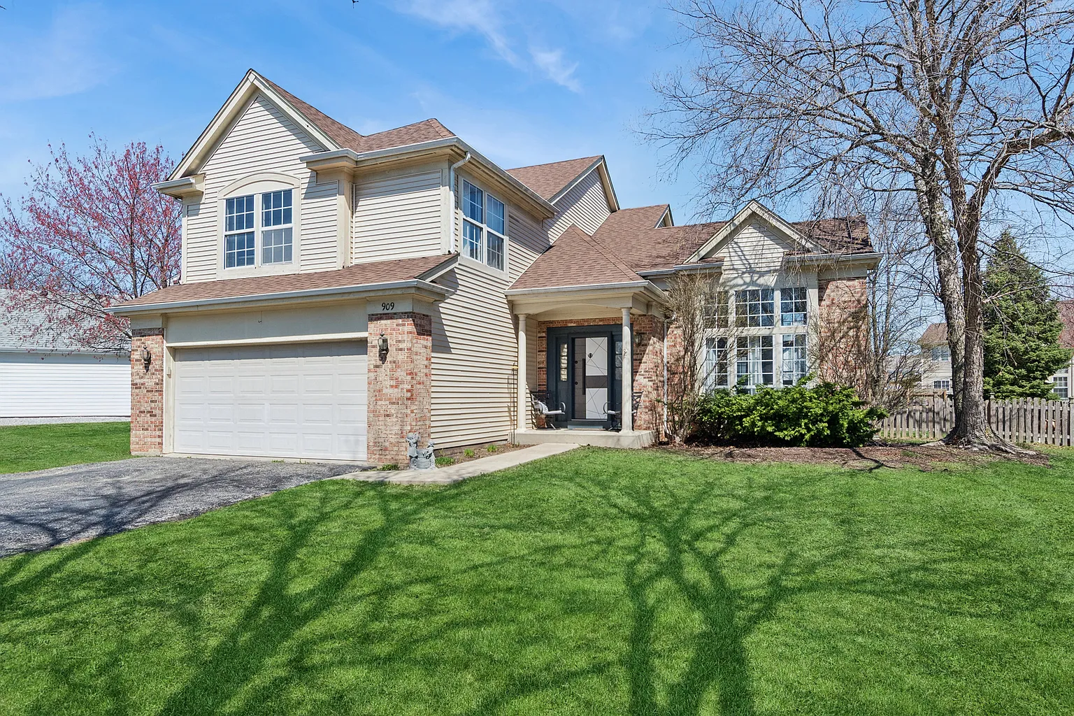 909 Brompton Cir photo 1