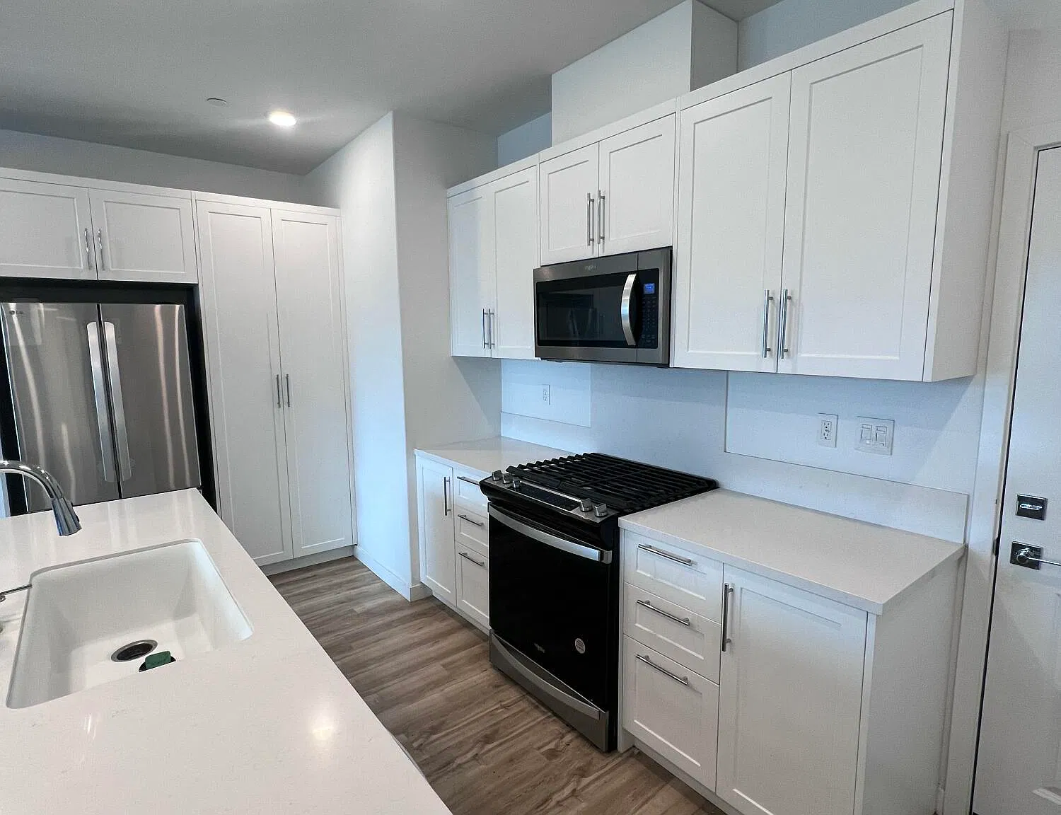 3 bed, 4.0 bath, 1450 sqft, $4,700 — Photo 4