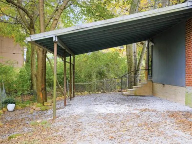 1324 Mayfield Ln — Photo 3