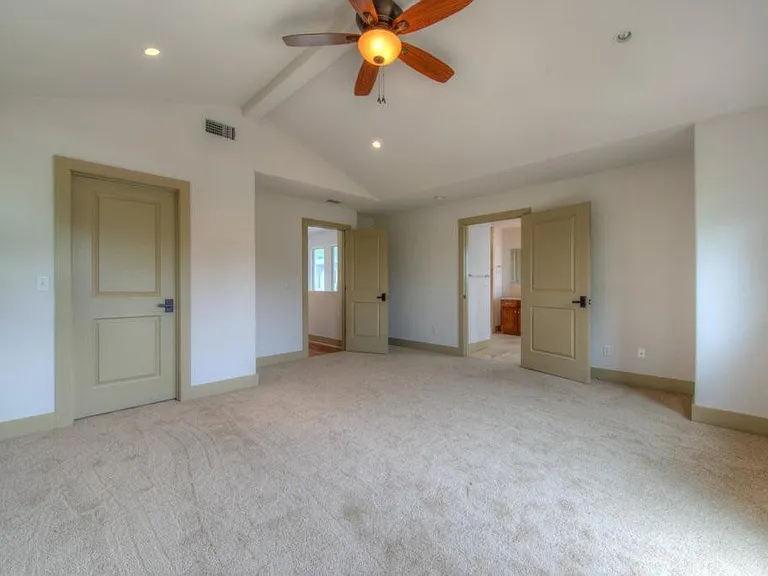 605 Peacock Ln #C — Photo 14