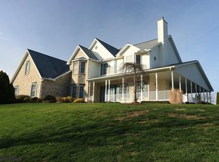 810 Teaberry Ln, State College, PA 16803