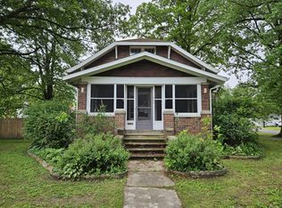 402 E 5th St, Flora, IL 62839