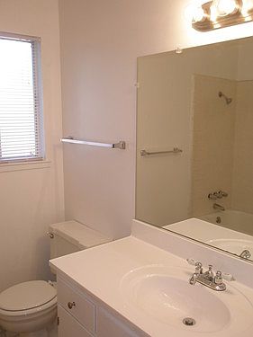 4th image of 3004 N Franklin Ave