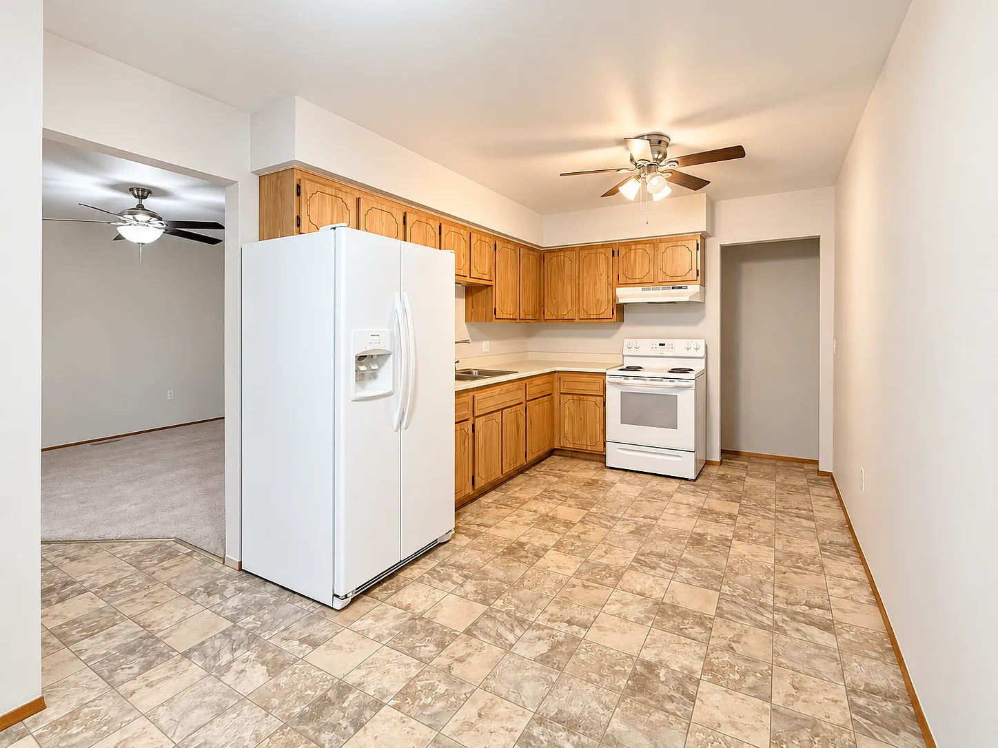 2 bed, 900 sqft, $1,300 — Photo 4