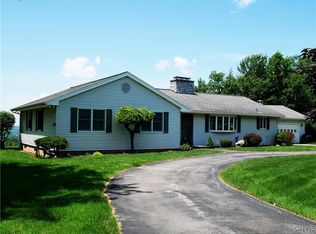 15 Upper Woods Rd, New Hartford, NY 13413