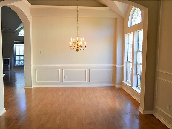 5th image of 8021 Greenwood Dr