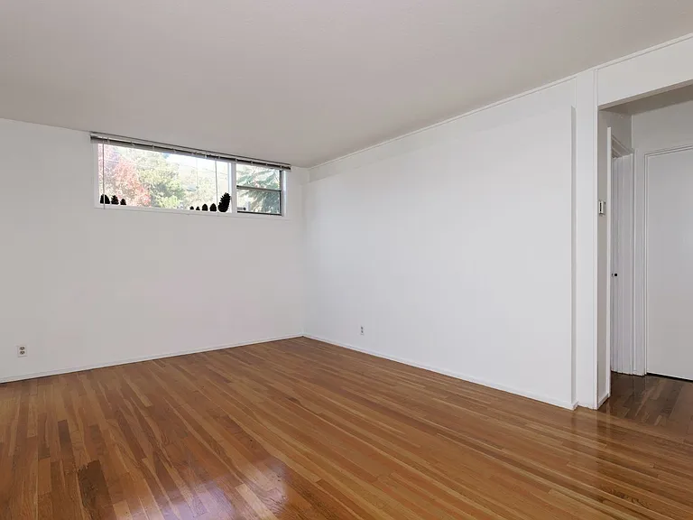 2901 Claremont Ave — Photo 4