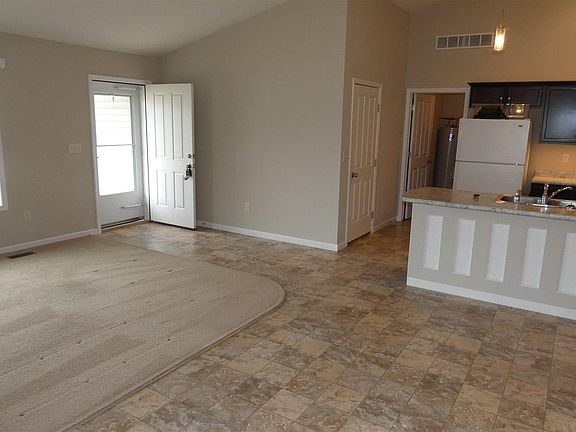 3rd image of 103 N Balagna Ct