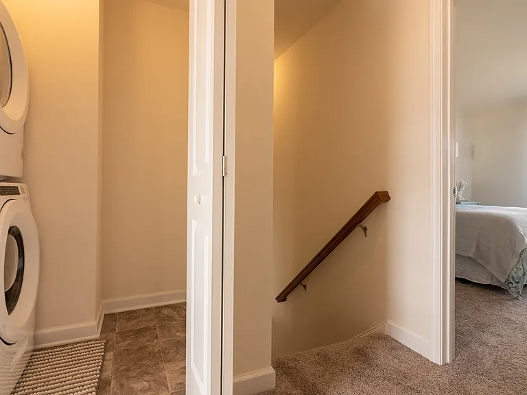335 John Adams Dr — Photo 17