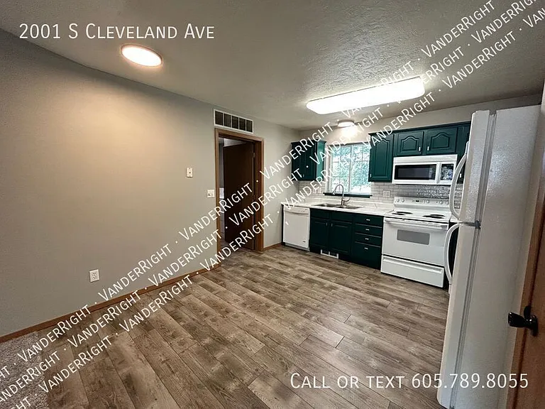 2001 S Cleveland Ave — Photo 4