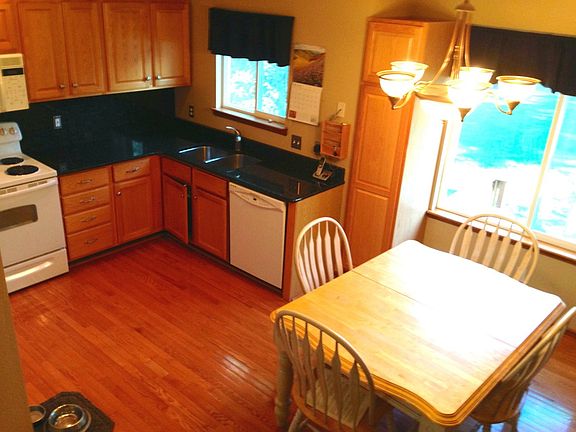 Eat-in kitchen