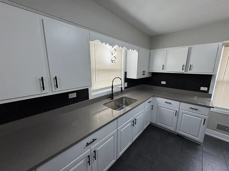 16439 Cottage Grove Ave — Photo 11