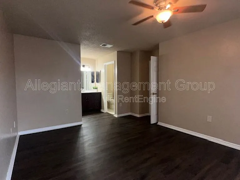 507 Hunter Cir — Photo 11