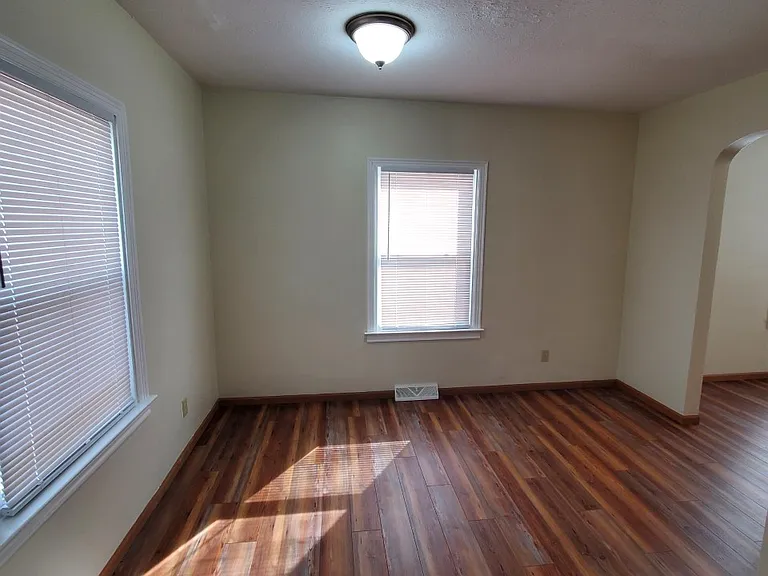 875 S Walnut St — Photo 4