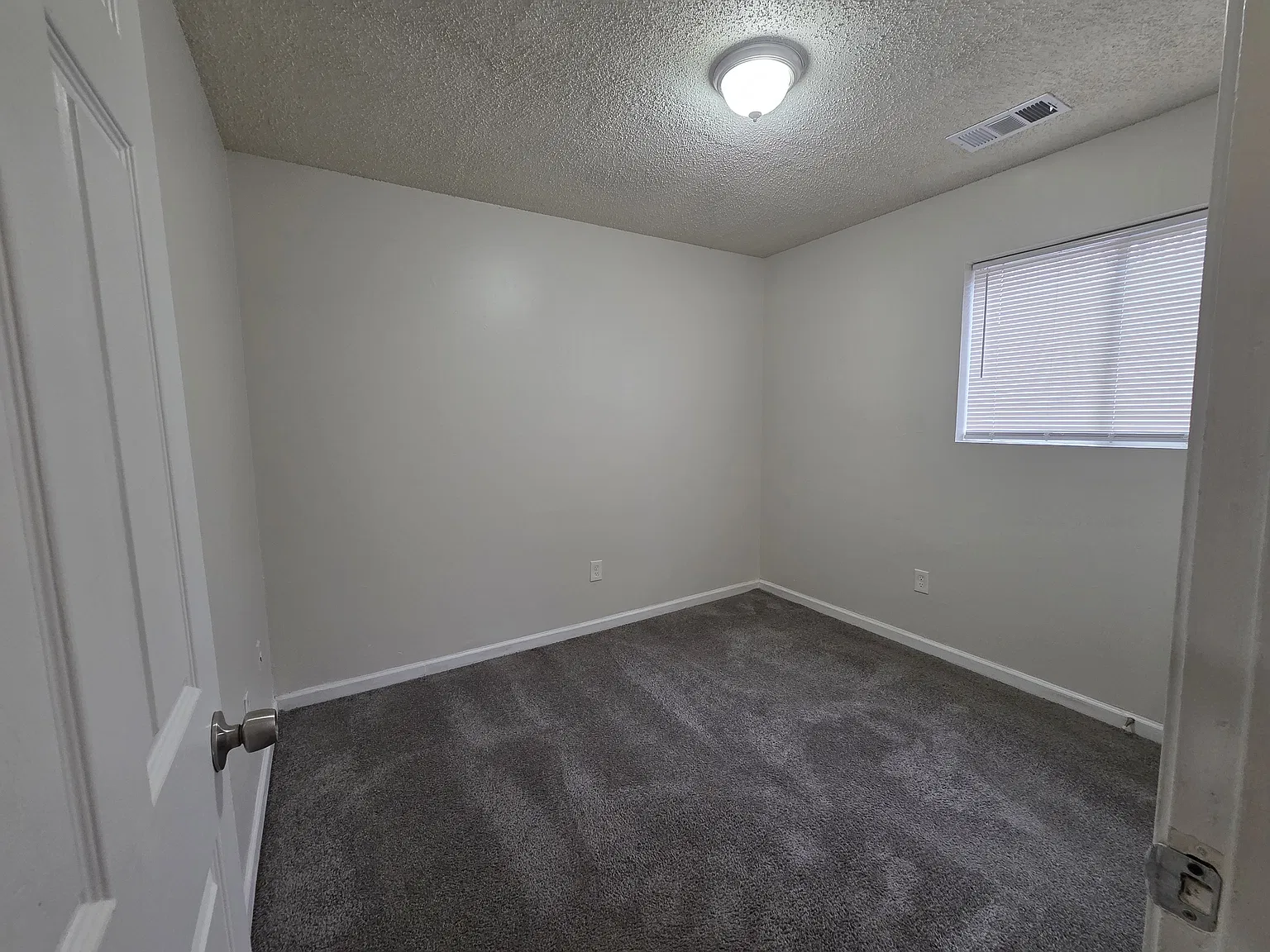 3 bed, 1046 sqft, $1,095 — Photo 4