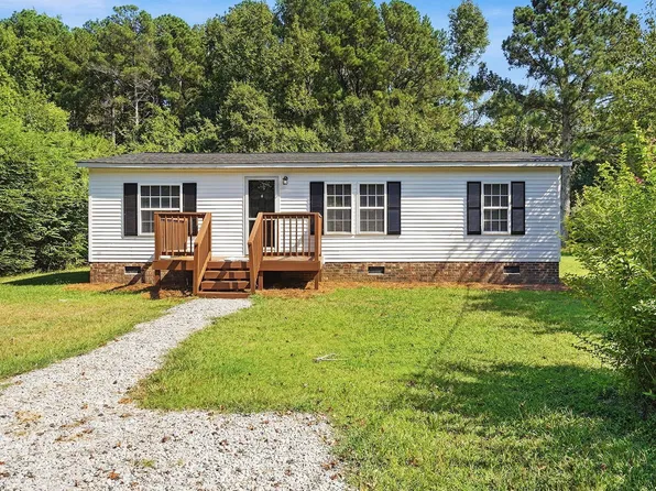 213 SE Railroad St, Whitakers, NC 27891