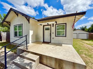 1401 W 7th St, Taylor, TX 76574