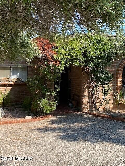 2nd image of 5050 N Siesta Dr