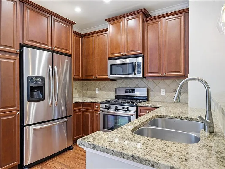 1237 Ashford Creek Park NE — Photo 2
