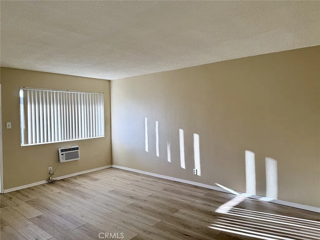 1 bed, 800 sqft, $1,595 — Photo 2