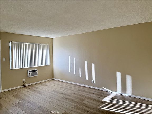 2nd image of 4830 Canoga St #H