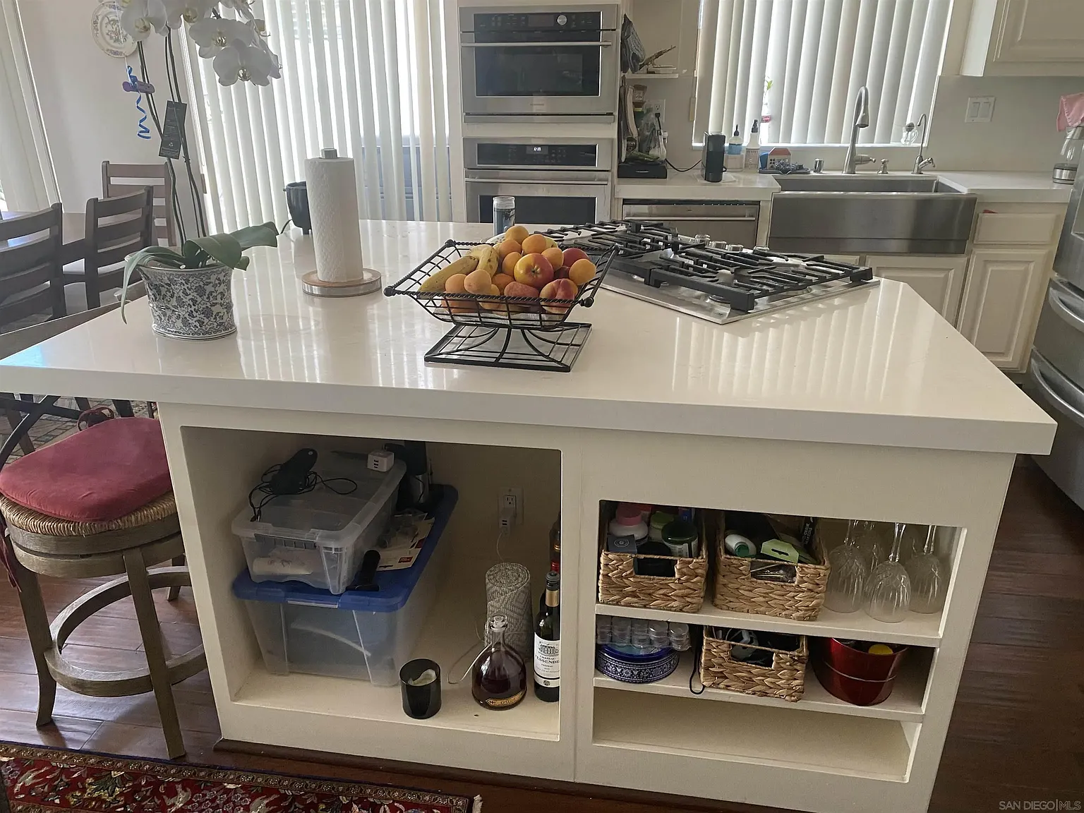 3 bed, 2.5 bath, 2300 sqft, $6,390 — Photo 3