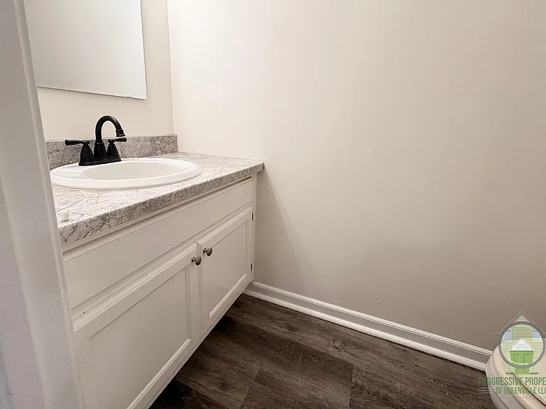 1216 N Main St #B8 — Photo 5