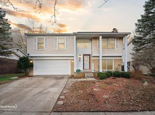 800 Georgetown St, Canton, MI 48188