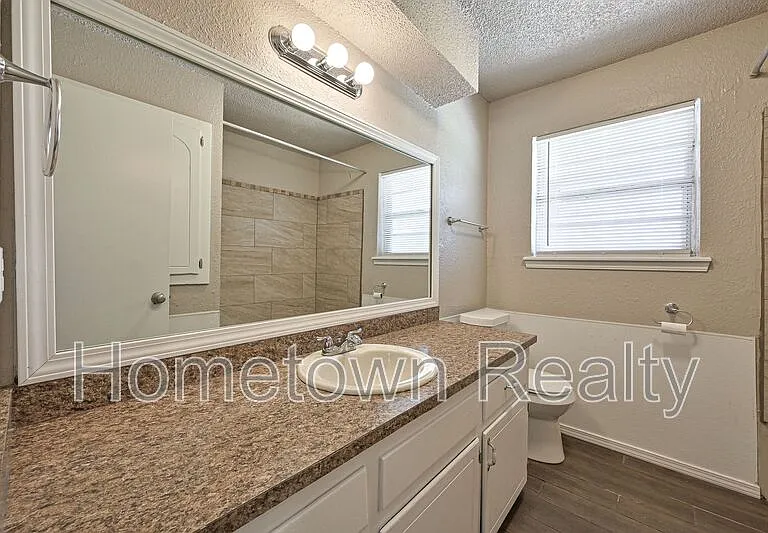 629 Lloyd Ave — Photo 12