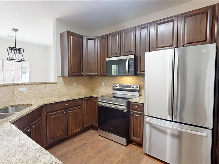 3249 Brockenhurst Dr — Photo 6