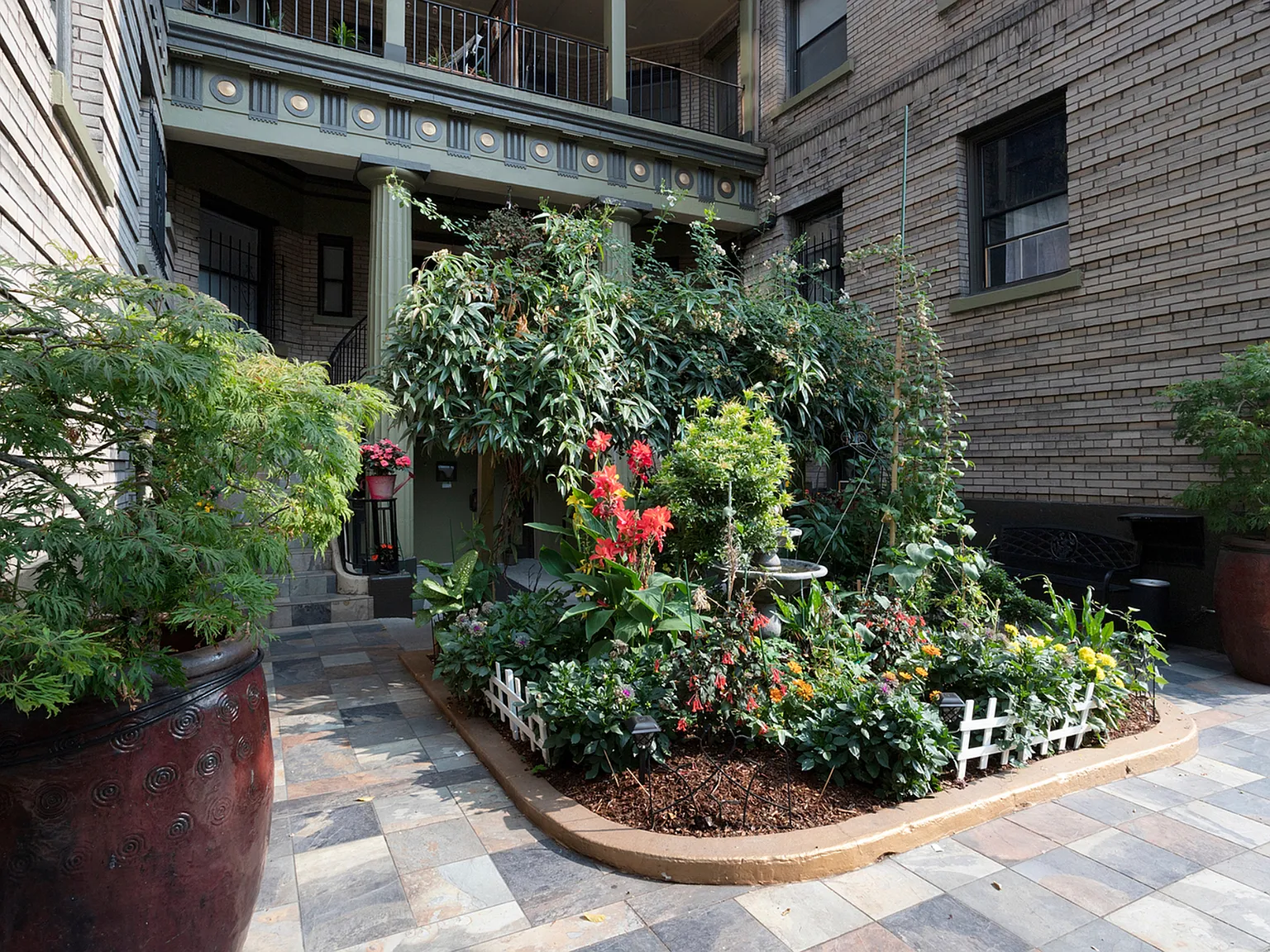 Highland Court Apartments — Photo 3