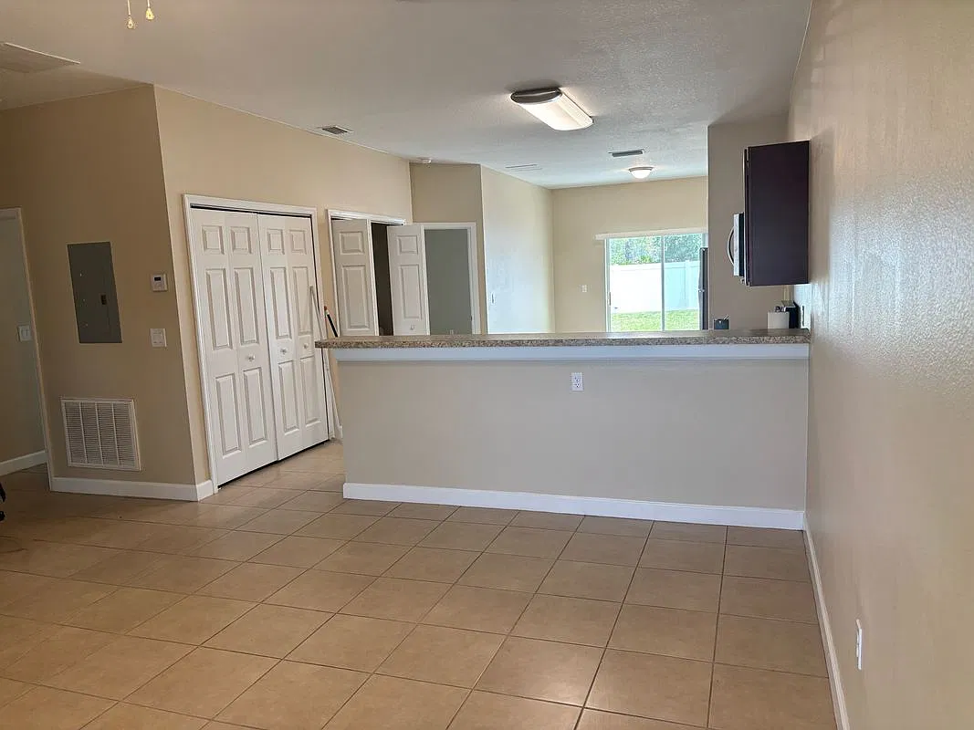 3 bed, 2.0 bath, 1300 sqft, $1,650 — Photo 3