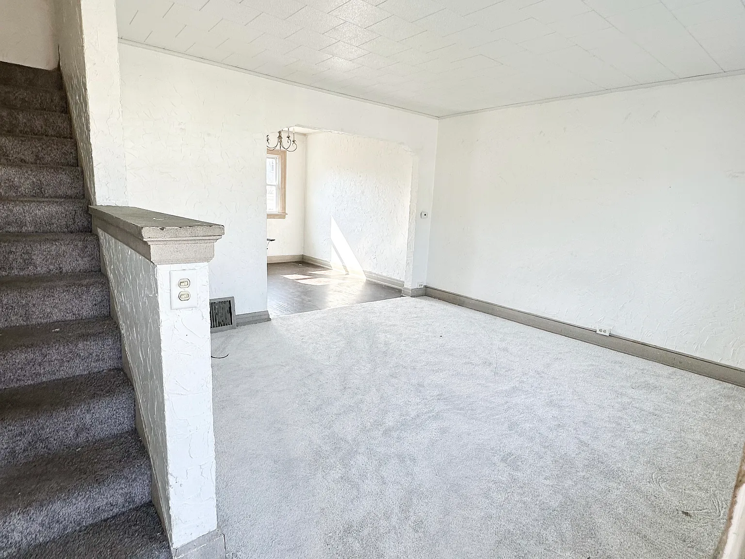 2 bed, 1084 sqft, $850 — Photo 2
