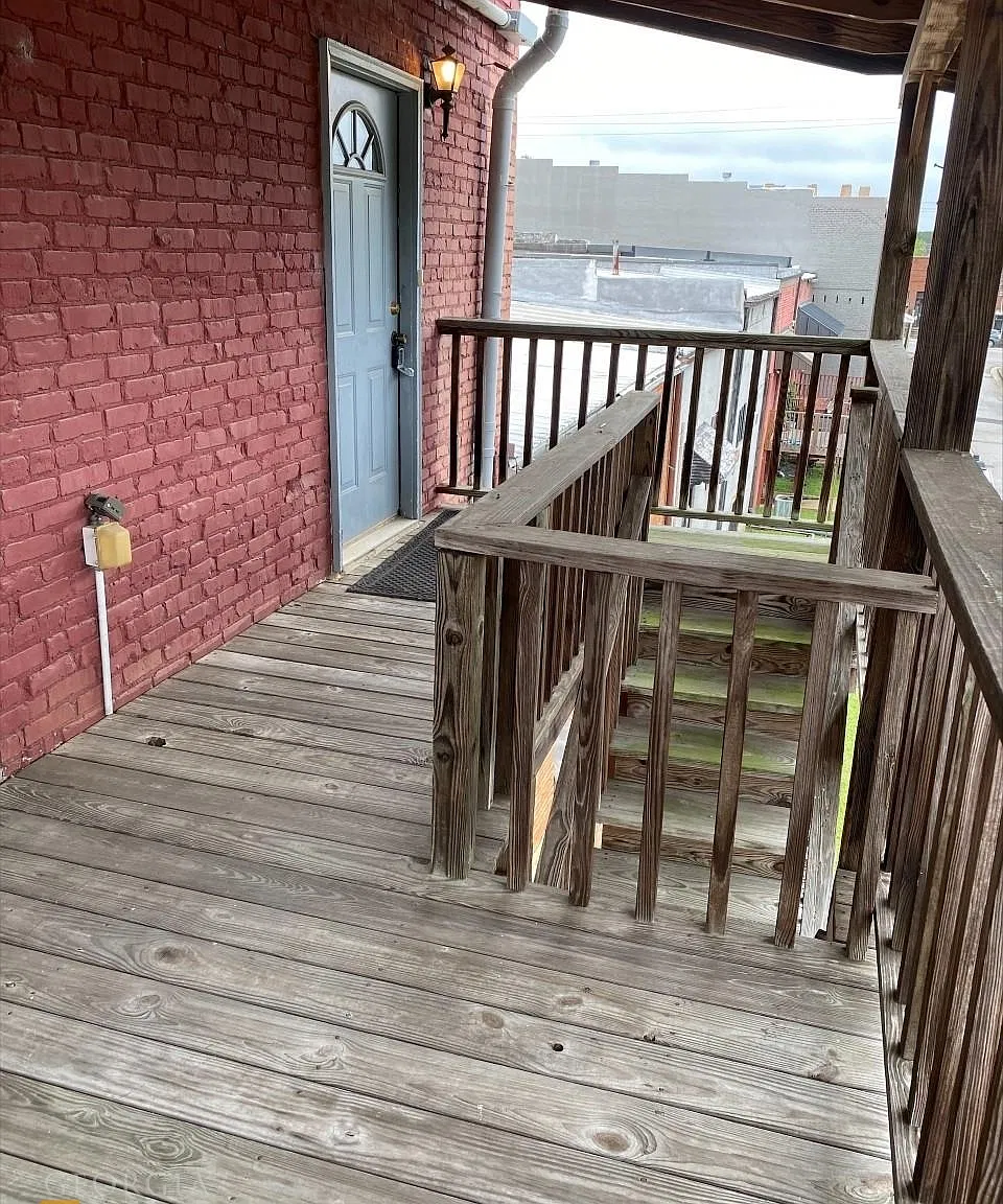 1 bed, 1.0 bath, 2400 sqft, $1,500 — Photo 2