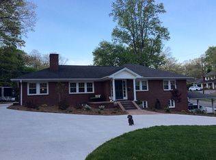 223 Robin Rd, Mount Airy, NC 27030