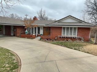 1819 E 12th Ave, Winfield, KS 67156