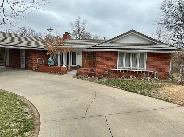 1819 E 12th Ave, Winfield, KS 67156