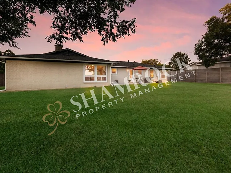 2216 Lake Ridge Cir — Photo 21