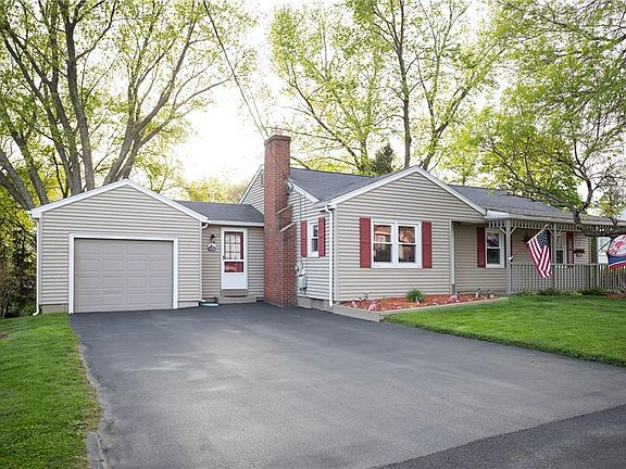 4th image of 51 Valley View Dr