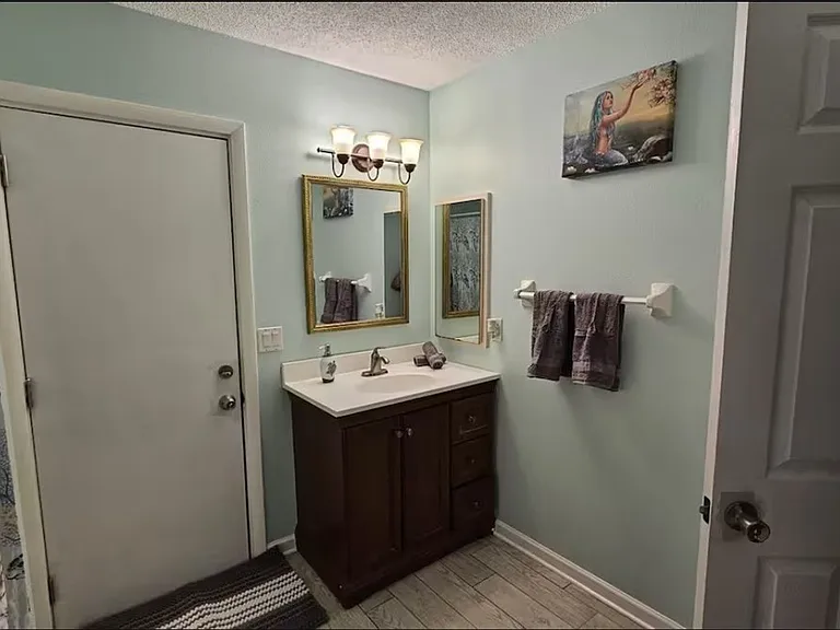 11195 Seabreeze Ave — Photo 8