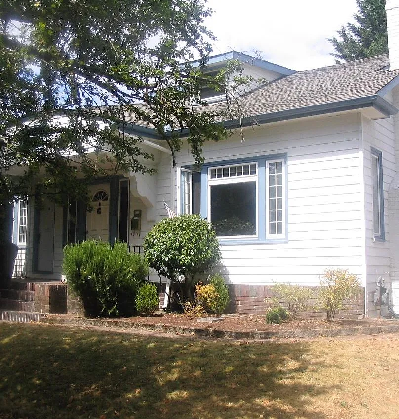 1012 NE Ravenna Blvd — Photo 1