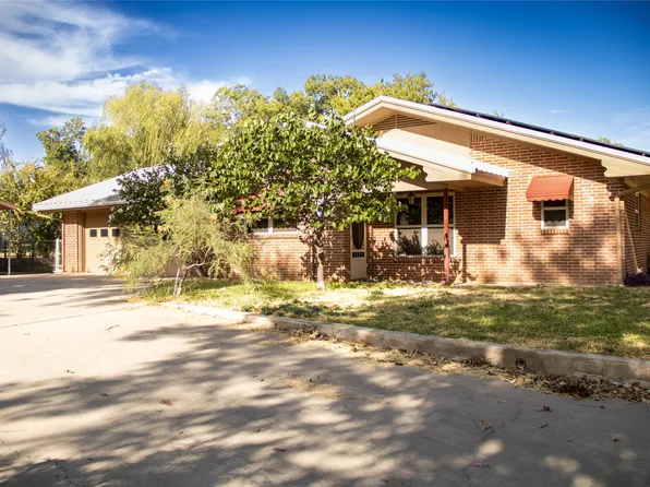 405 W Neely Ave, Comanche, TX 76442