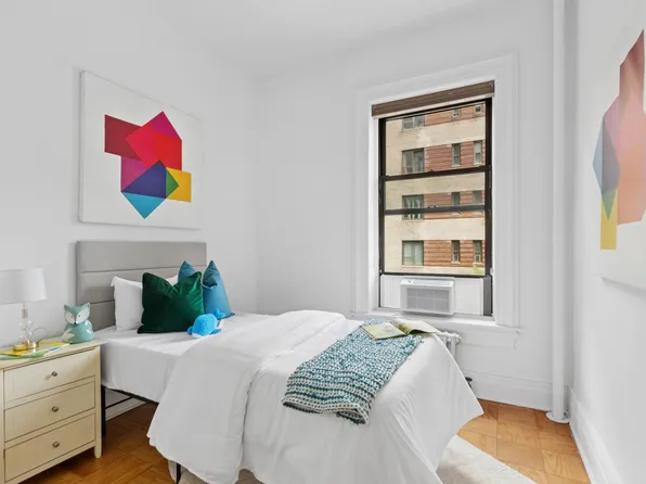 418 Central Park West image 5 of 8